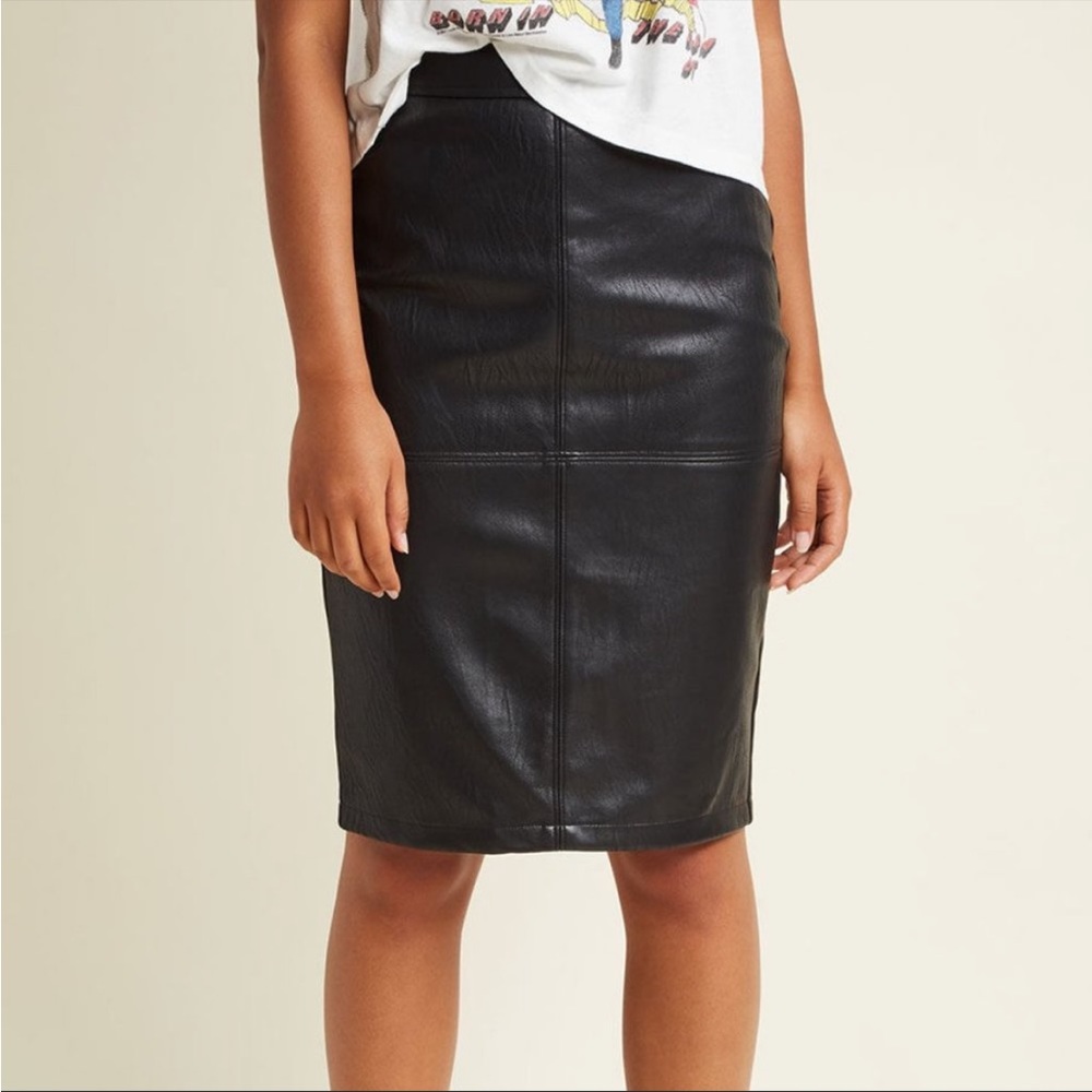 ModCloth Sunny Girl Faux Leather Pencil Skirt